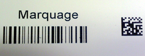Marquage de code à barre ou code DataMatrix sur plaque d'identification.